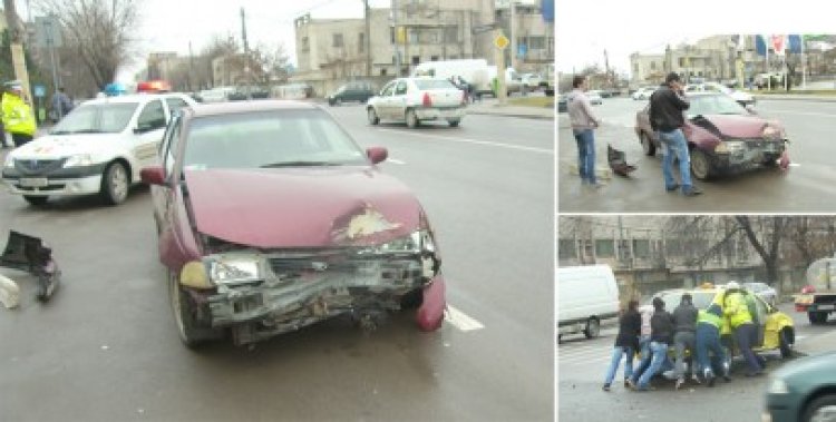 Accident cu trei maşini şi 4 victime, pe o stradă din Constanţa